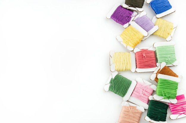 Nici ułożone kolorystycznie